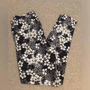 Agnes & Dora Leggings Floral Black Gray Ivory Large